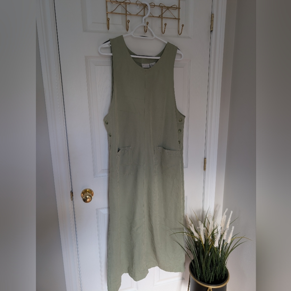 Vintage White Stag Light Green Sleeveless Dress